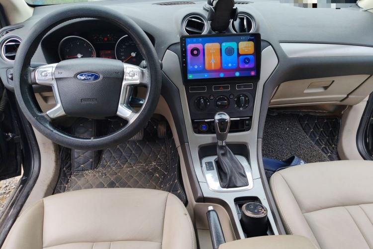 Used Ford Mondeo 2011 2.3L Fashion Edition Center Console