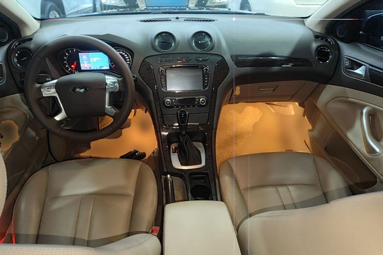 Used Ford Mondeo 2011 2.0L GTDi 200 Fashion Edition Center Console