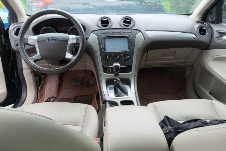 Used Ford Mondeo 2011 2.3L Fashion Edition Center Console