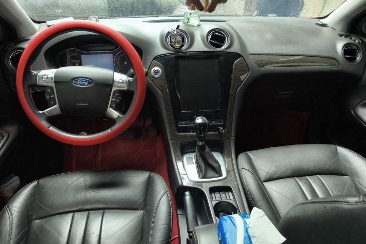 Used Ford Mondeo 2011 2.0L GTDi 200 Luxury Edition Center Console