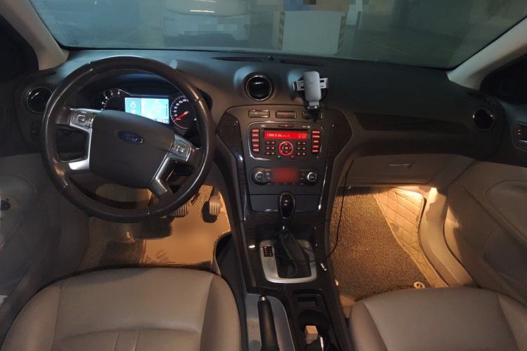 Used Ford Mondeo 2011 2.0L GTDi 200 Fashion Edition Center Console