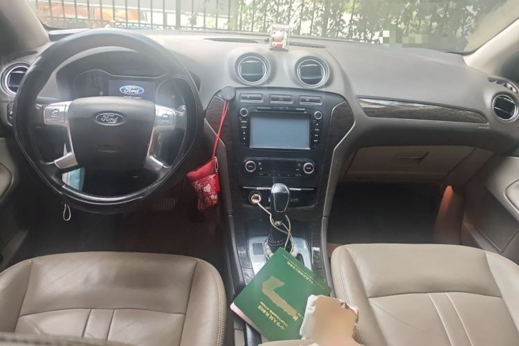 Used Ford Mondeo 2011 2.0L GTDi 200 Fashion Edition Center Console