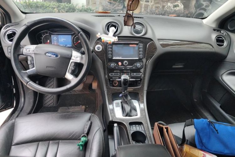 Used Ford Mondeo 2011 2.0L GTDi 200 Luxury Edition Center Console