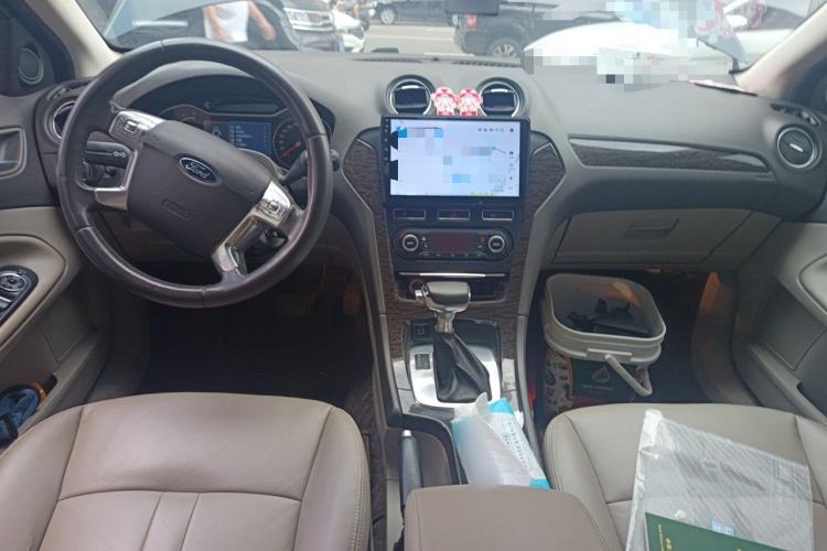 Used Ford Mondeo 2011 2.0L GTDi 200 Fashion Edition Center Console