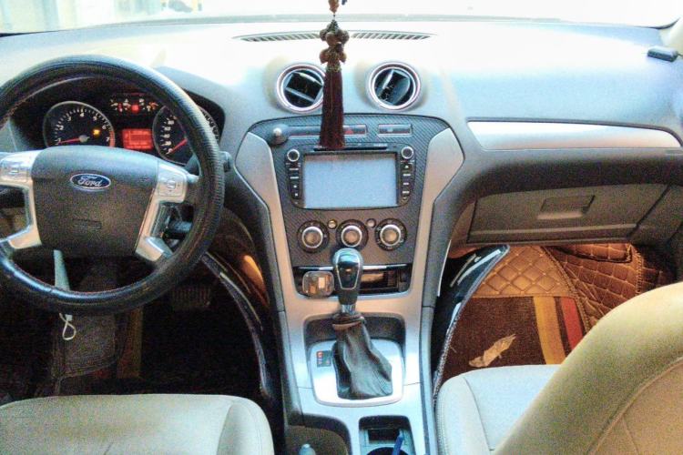 Used Ford Mondeo 2011 2.3L Fashion Edition Center Console
