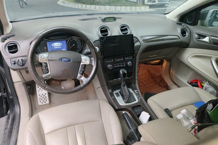 Used Ford Mondeo 2011 2.3L Luxury Model Center Console
