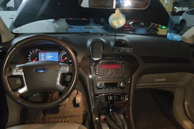 Used Ford Mondeo 2011 2.0L GTDi 200 Fashion Edition Center Console