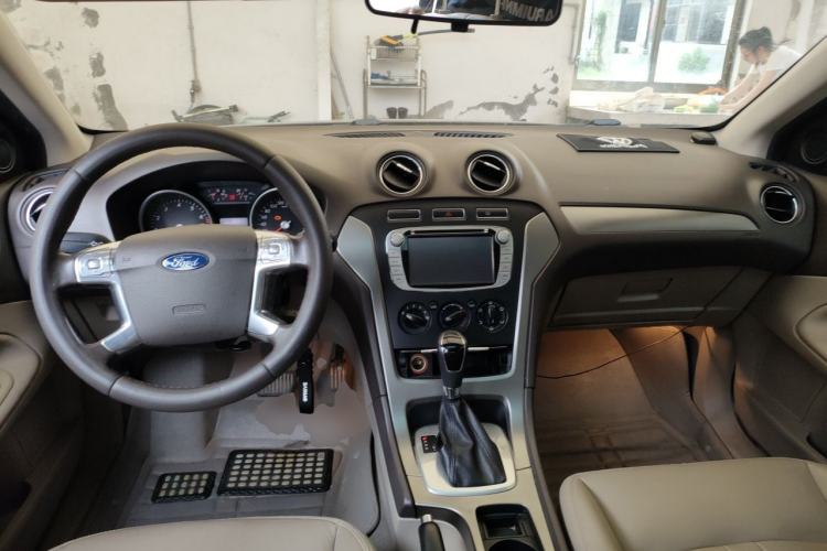 Used Ford Mondeo 2011 2.3L Fashion Edition Center Console