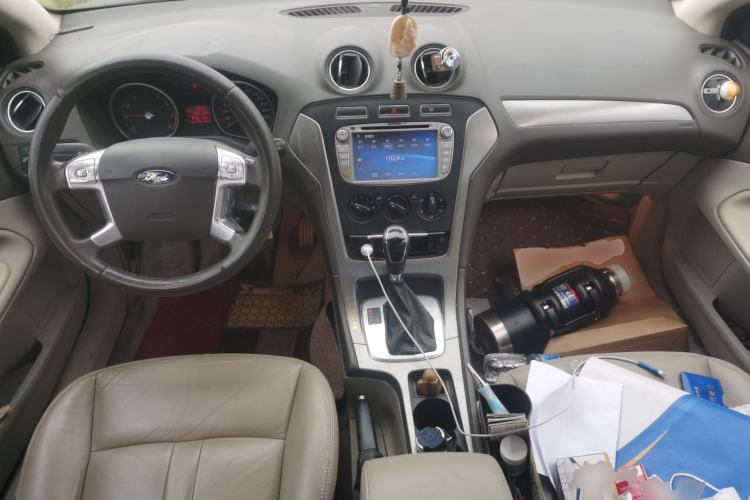 Used Ford Mondeo 2011 2.3L Fashion Edition Center Console