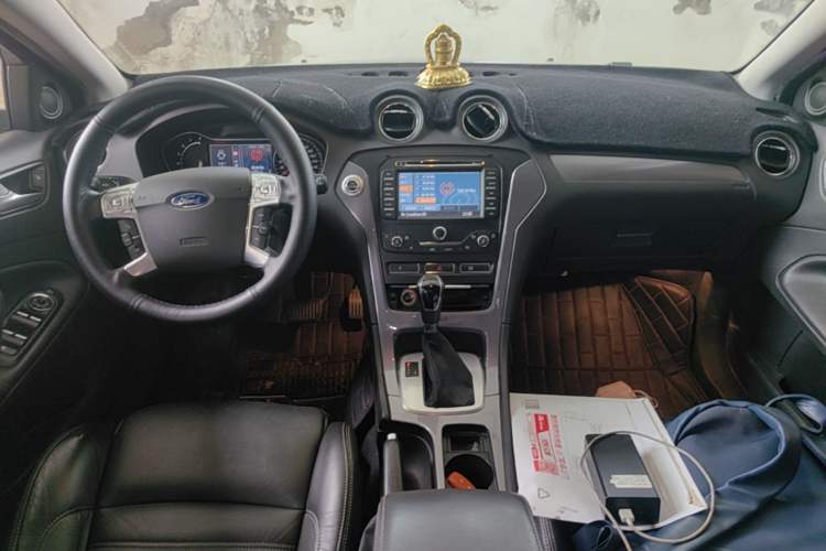 Used Ford Mondeo 2011 2.0L GTDi240 Luxury Sport Edition Center Console
