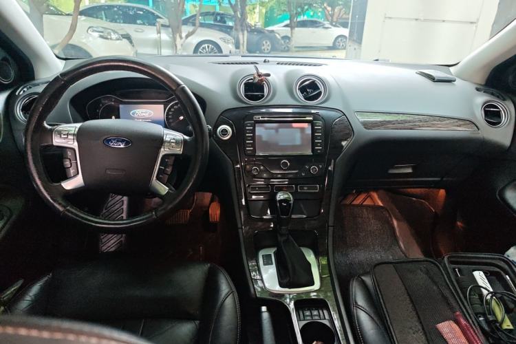 Used Ford Mondeo 2011 2.0L GTDi 200 Luxury Edition Center Console