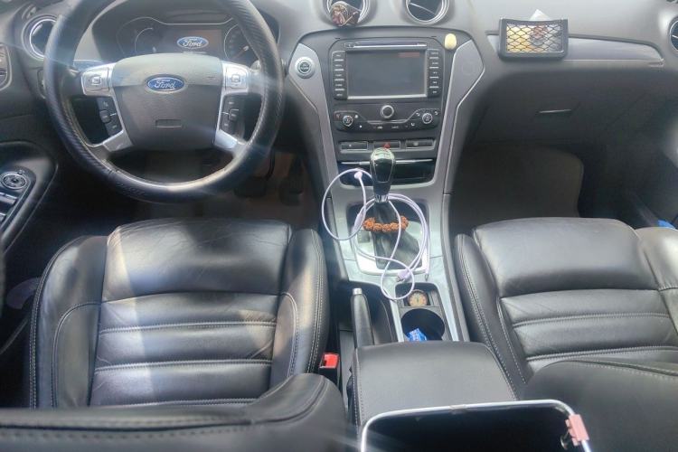 Used Ford Mondeo 2011 2.0L GTDi240 Luxury Sport Edition Center Console