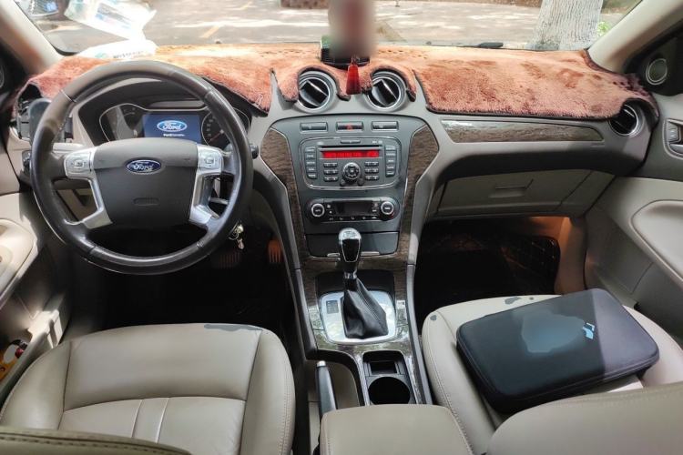 Used Ford Mondeo 2011 2.0L GTDi 200 Fashion Edition Center Console