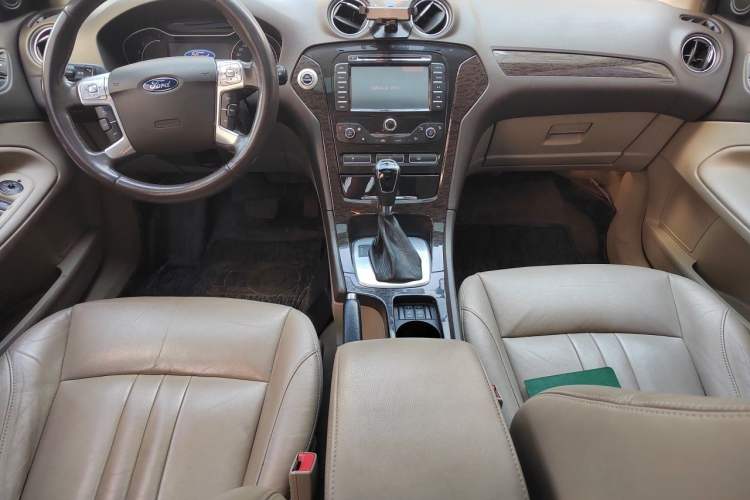 Used Ford Mondeo 2011 2.0L GTDi 200 Luxury Edition Center Console