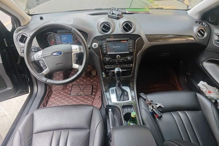 Used Ford Mondeo 2011 2.0L GTDi 200 Luxury Edition Center Console
