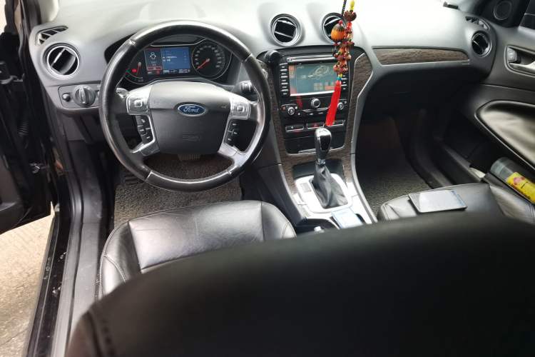 Used Ford Mondeo 2011 2.0L GTDi 200 Luxury Edition Center Console
