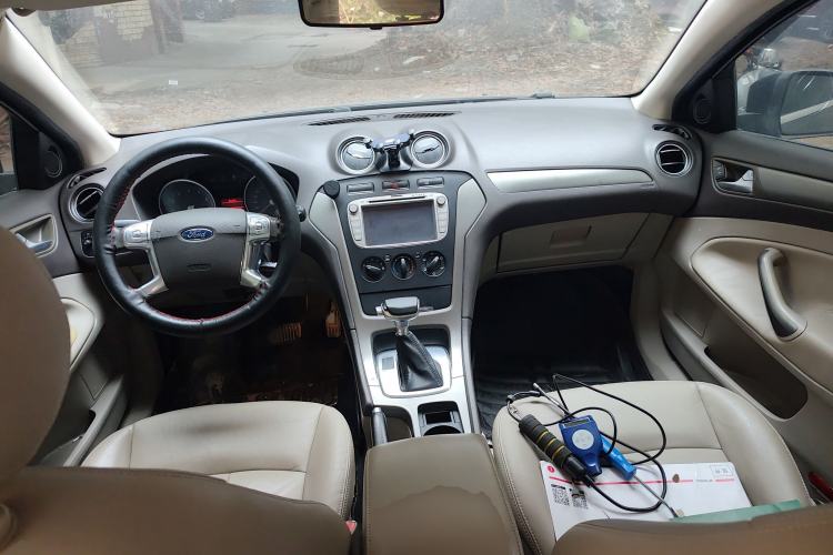 Used Ford Mondeo 2011 2.3L Fashion Edition Center Console