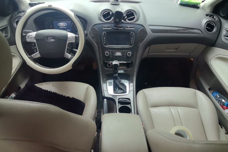 Used Ford Mondeo 2011 2.0L GTDi 200 Fashion Edition Center Console