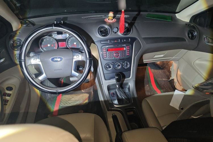 Used Ford Mondeo 2011 2.3L Fashion Edition Center Console