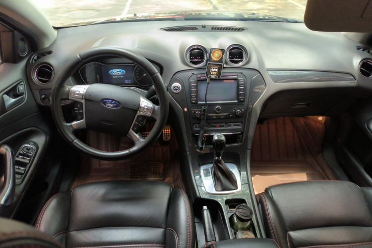 Used Ford Mondeo 2011 2.0L GTDi240 Ultimate Edition Center Console
