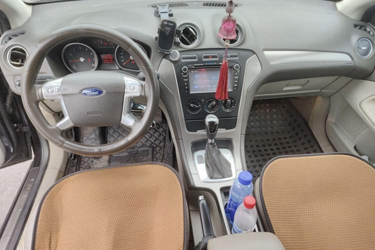 Used Ford Mondeo 2011 2.3L Fashion Edition Center Console
