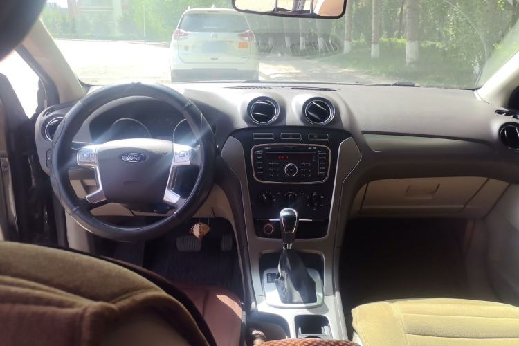 Used Ford Mondeo 2011 2.3L Fashion Edition Center Console