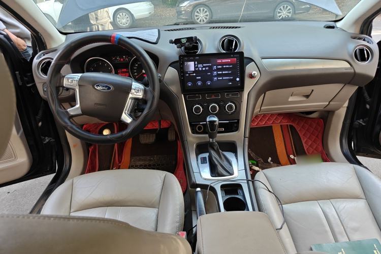 Used Ford Mondeo 2011 2.3L Fashion Edition Center Console