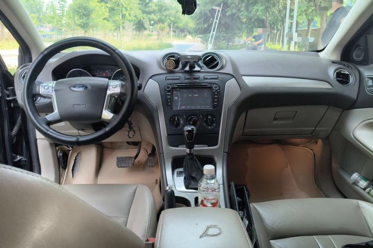 Used Ford Mondeo 2011 2.3L Fashion Edition Center Console