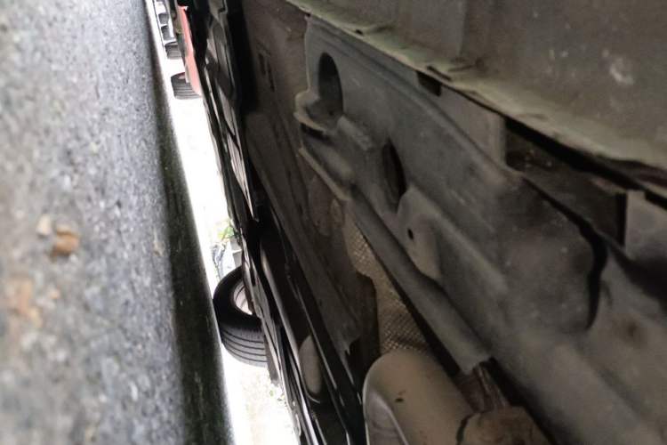 Used Ford Mondeo 2011 2.0L GTDi 200 Fashion Edition Chassis Rear Left