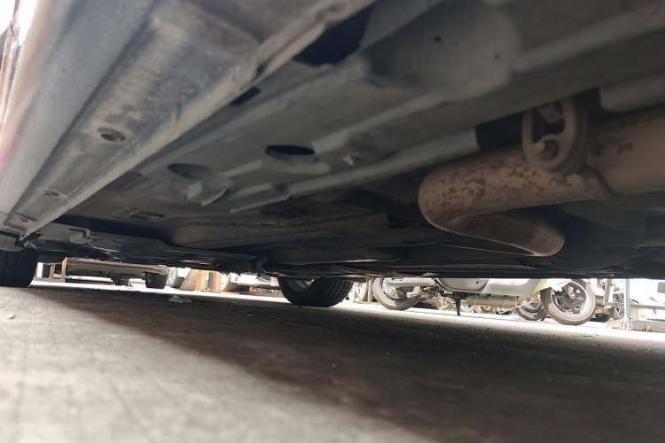 Used Ford Mondeo 2011 2.0L GTDi 200 Fashion Edition Chassis Rear Left