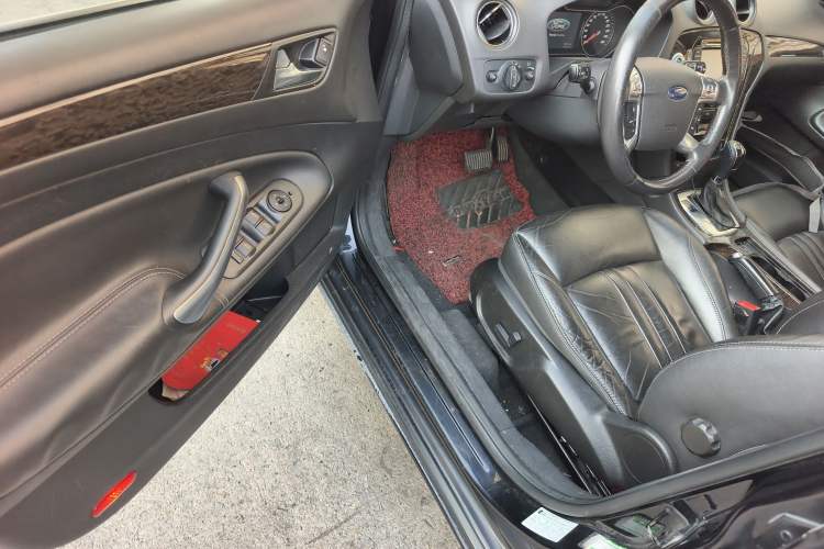 Used Ford Mondeo 2011 2.0L GTDi 200 Luxury Edition Driver Seat