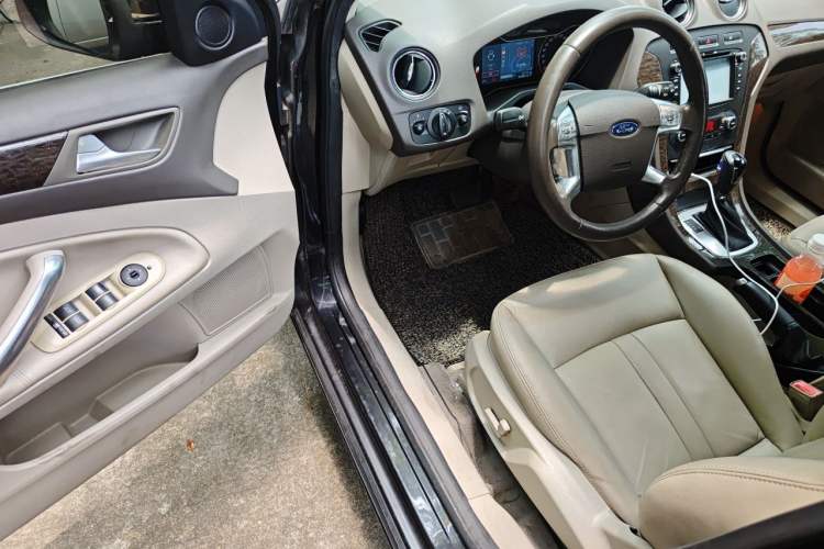 Used Ford Mondeo 2011 2.0L GTDi 200 Fashion Edition Driver Seat