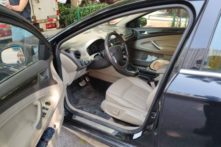 Used Ford Mondeo 2011 2.0L GTDi 200 Fashion Edition Driver Seat
