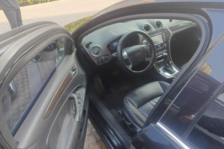 Used Ford Mondeo 2011 2.0L GTDi 200 Luxury Edition Driver Seat