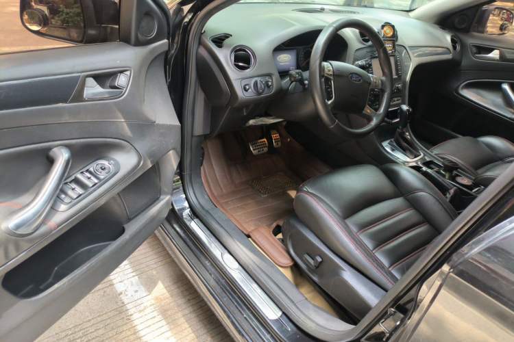 Used Ford Mondeo 2011 2.0L GTDi240 Ultimate Edition Driver Seat
