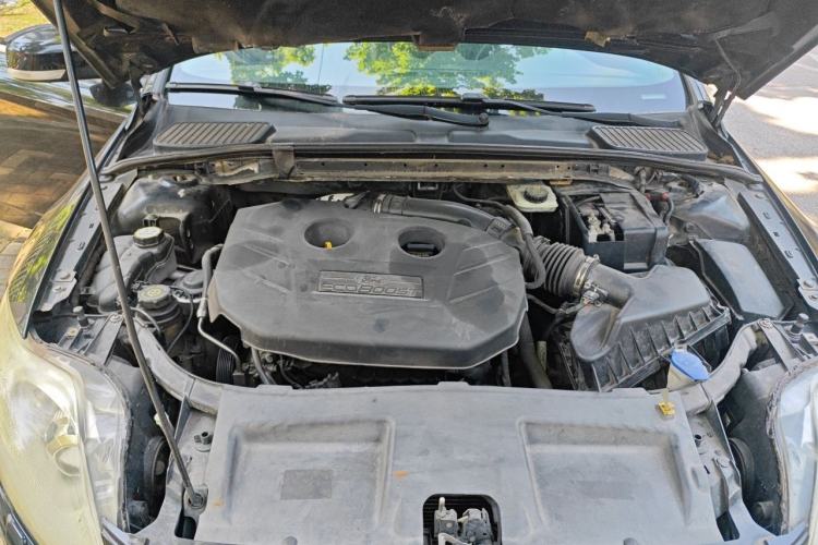 Used Ford Mondeo 2011 2.0L GTDi 200 Luxury Edition Engine Bay
