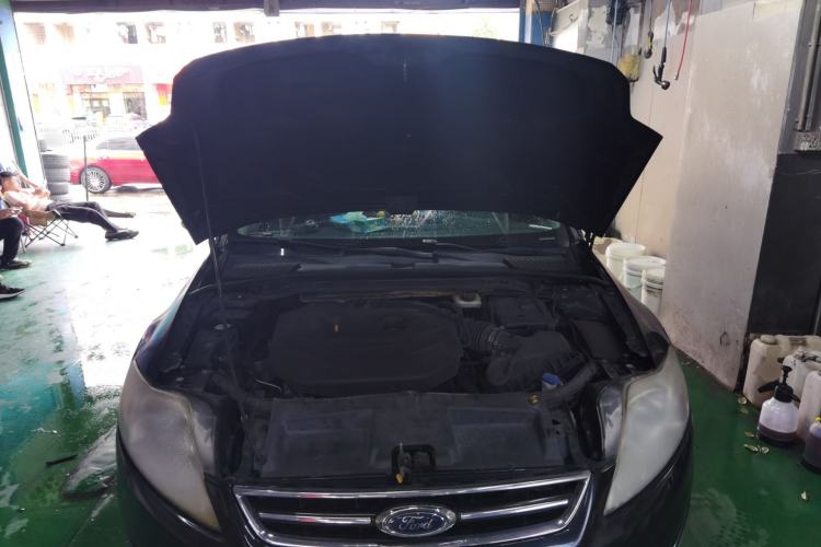 Used Ford Mondeo 2011 2.0L GTDi 200 Fashion Edition Engine Bay