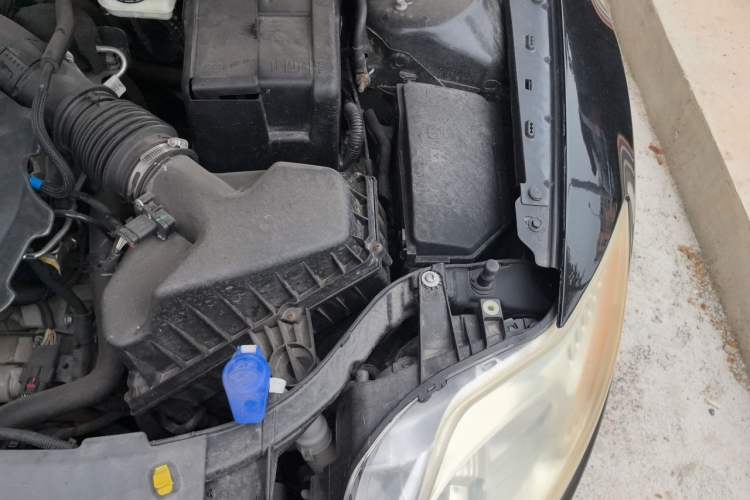 Used Ford Mondeo 2011 2.0L GTDi 200 Luxury Edition Engine Bay Left