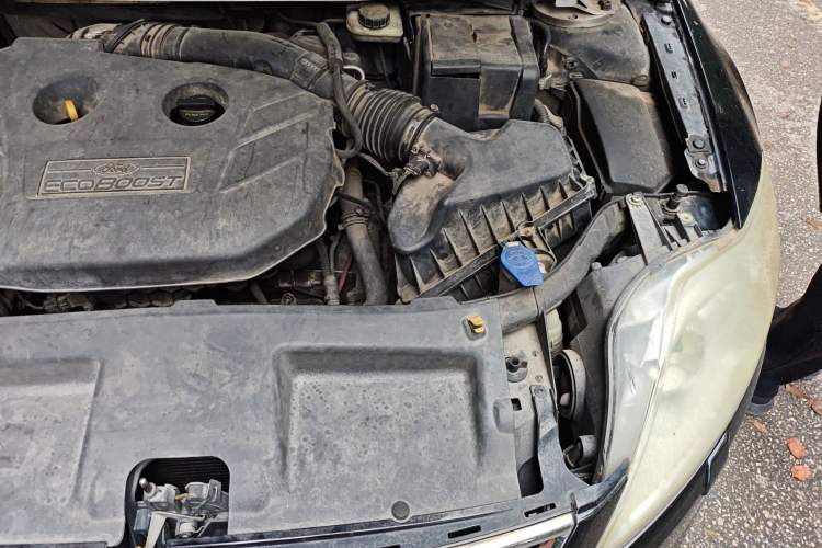 Used Ford Mondeo 2011 2.0L GTDi 200 Luxury Edition Engine Bay Left