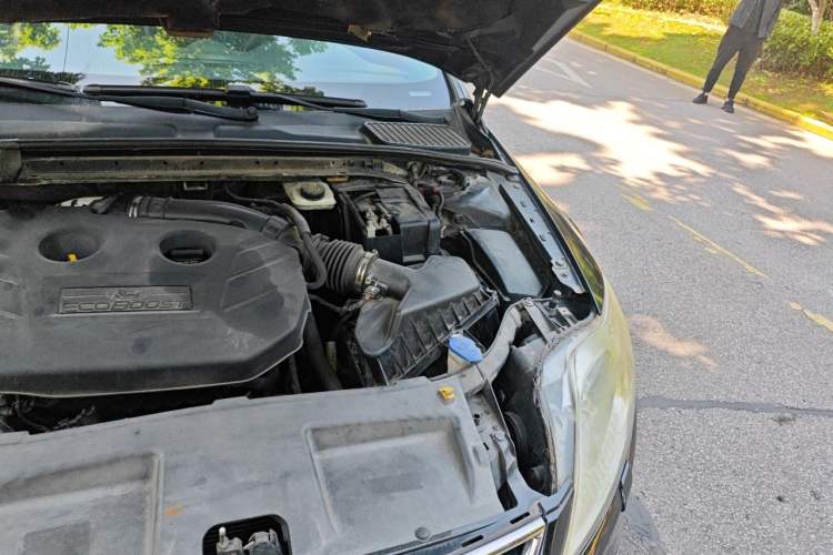 Used Ford Mondeo 2011 2.0L GTDi 200 Luxury Edition Engine Bay Left