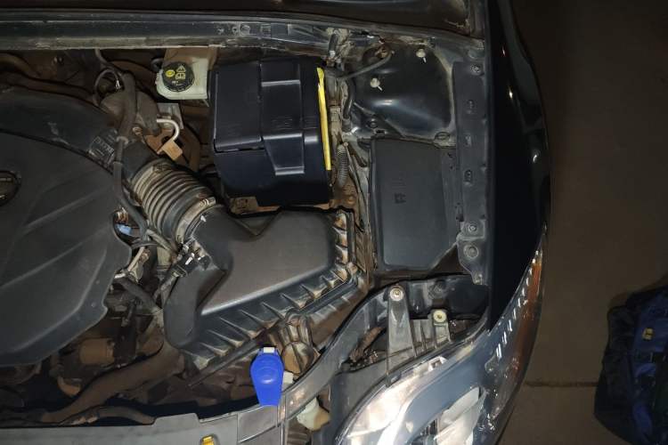 Used Ford Mondeo 2011 2.0L GTDi 200 Luxury Edition Engine Bay Left