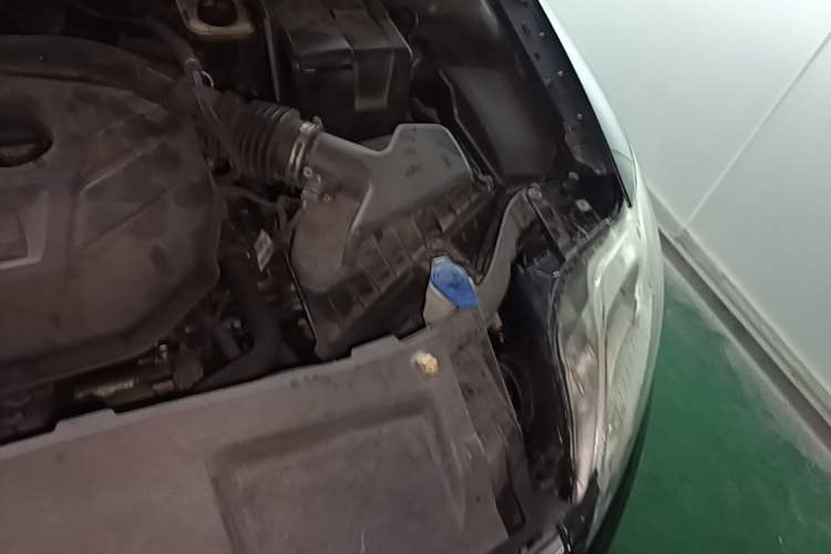 Used Ford Mondeo 2011 2.0L GTDi 200 Fashion Edition Engine Bay Left