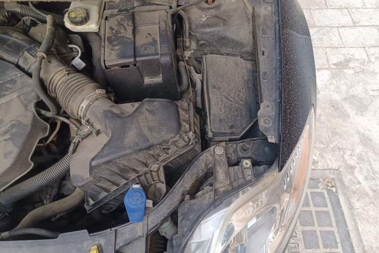 Used Ford Mondeo 2011 2.0L GTDi240 Ultimate Edition Engine Bay Left