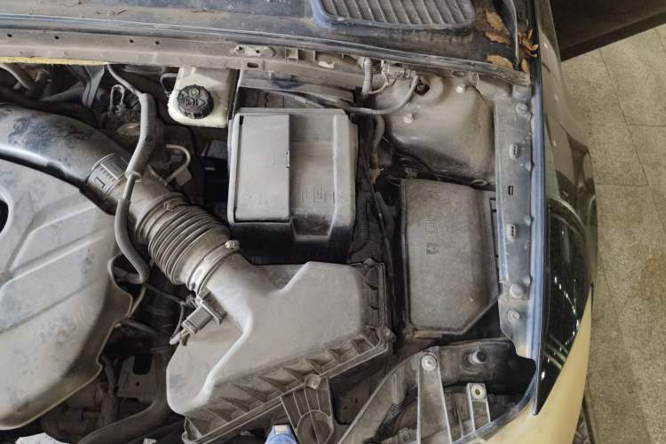 Used Ford Mondeo 2011 2.0L GTDi 200 Luxury Edition Engine Bay Left
