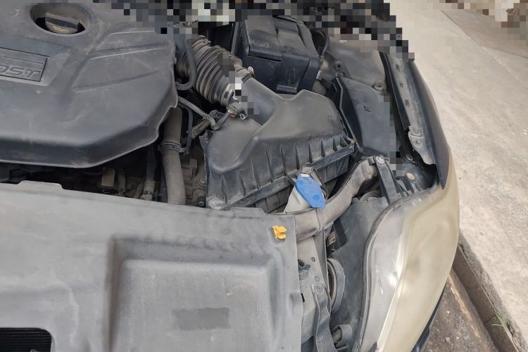 Used Ford Mondeo 2011 2.0L GTDi 200 Luxury Edition Engine Bay Left