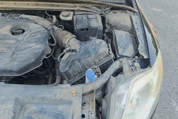 Used Ford Mondeo 2011 2.0L GTDi 200 Luxury Edition Engine Bay Left