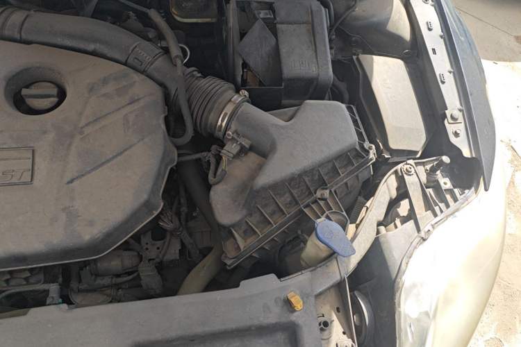 Used Ford Mondeo 2011 2.0L GTDi 200 Luxury Edition Engine Bay Left