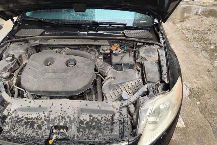 Used Ford Mondeo 2011 2.0L GTDi 200 Luxury Edition Engine Bay Left