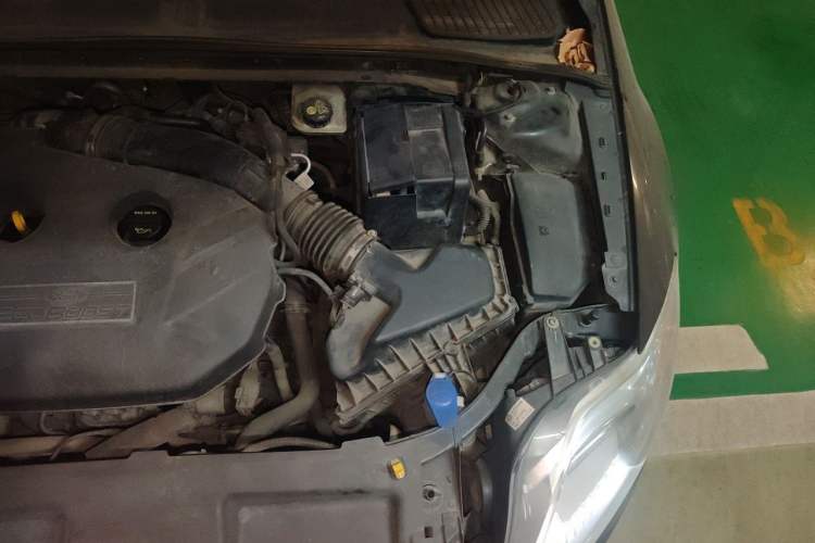 Used Ford Mondeo 2011 2.0L GTDi 200 Fashion Edition Engine Bay Left