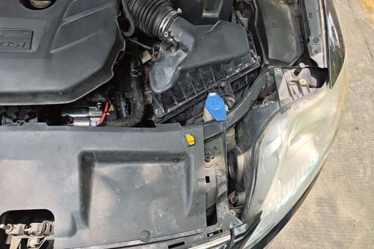 Used Ford Mondeo 2011 2.0L GTDi 200 Fashion Edition Engine Bay Left